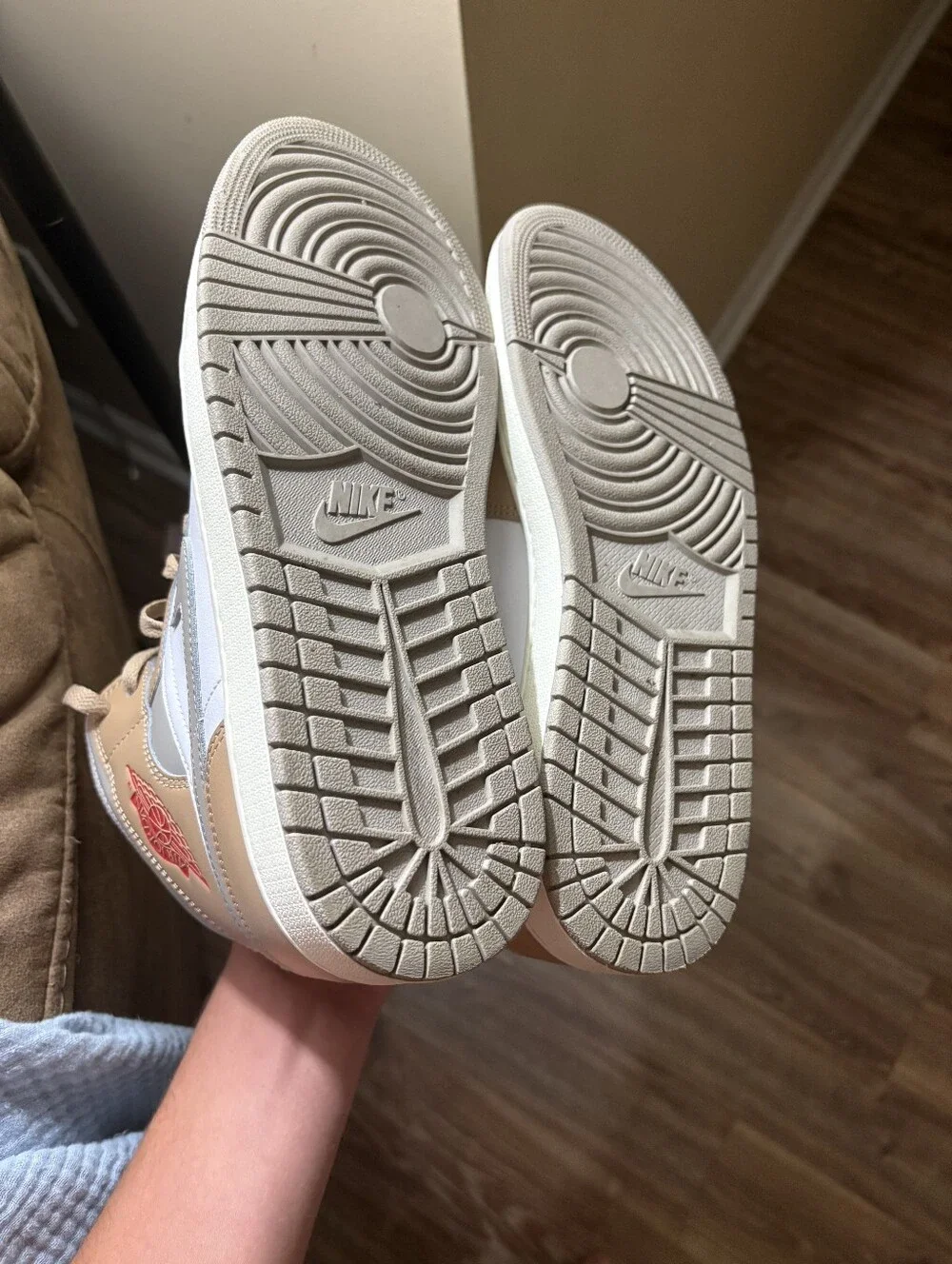 Nike mid top